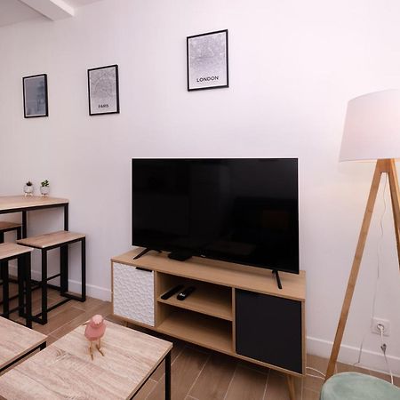 Le Nostradamus - Magnifique Appartement Cours Principal Plein Centre Avec Parking Salon-de-Provence Kültér fotó
