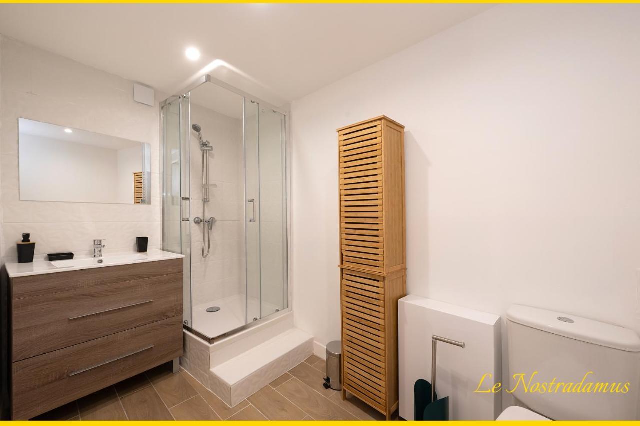 Le Nostradamus - Magnifique Appartement Cours Principal Plein Centre Avec Parking Salon-de-Provence Kültér fotó