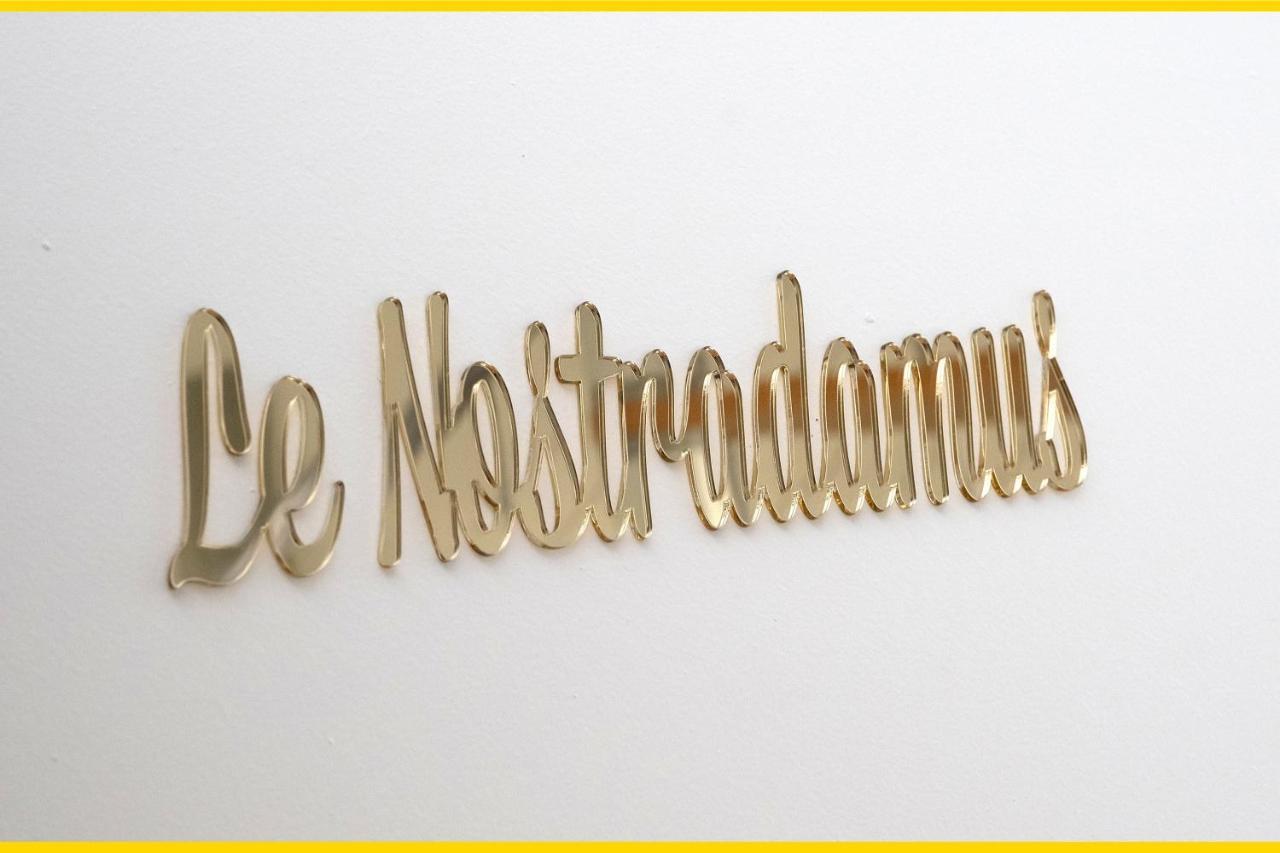 Le Nostradamus - Magnifique Appartement Cours Principal Plein Centre Avec Parking Salon-de-Provence Kültér fotó
