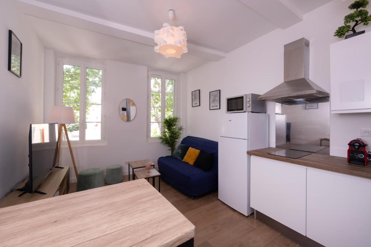 Le Nostradamus - Magnifique Appartement Cours Principal Plein Centre Avec Parking Salon-de-Provence Kültér fotó