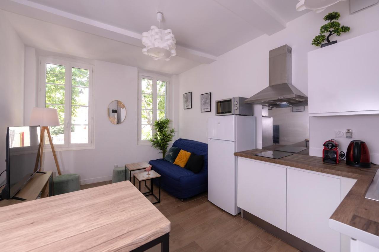 Le Nostradamus - Magnifique Appartement Cours Principal Plein Centre Avec Parking Salon-de-Provence Kültér fotó