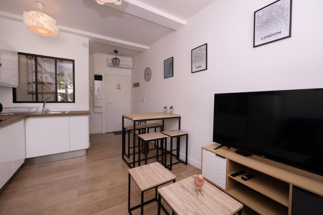 Le Nostradamus - Magnifique Appartement Cours Principal Plein Centre Avec Parking Salon-de-Provence Kültér fotó