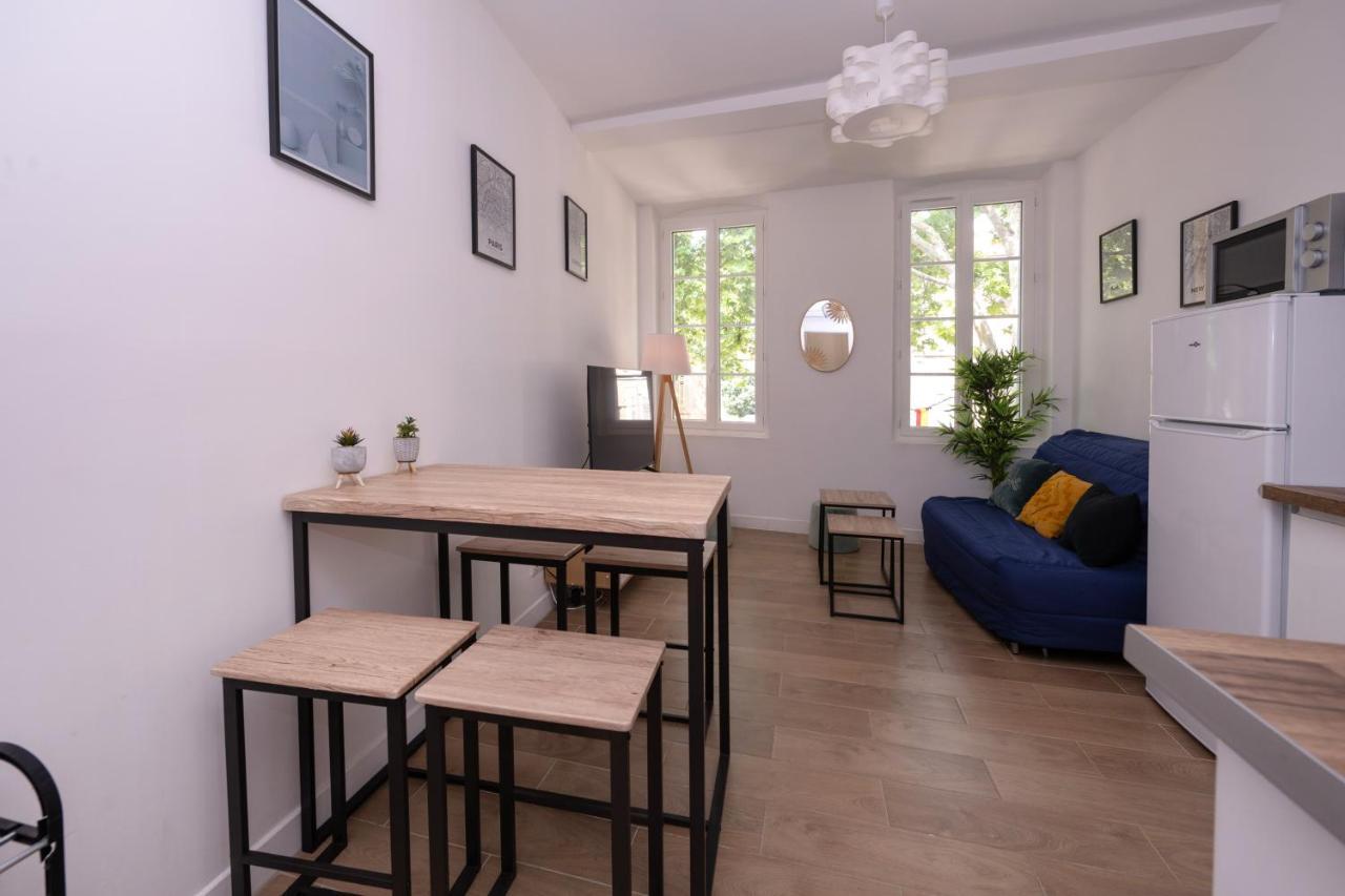 Le Nostradamus - Magnifique Appartement Cours Principal Plein Centre Avec Parking Salon-de-Provence Kültér fotó