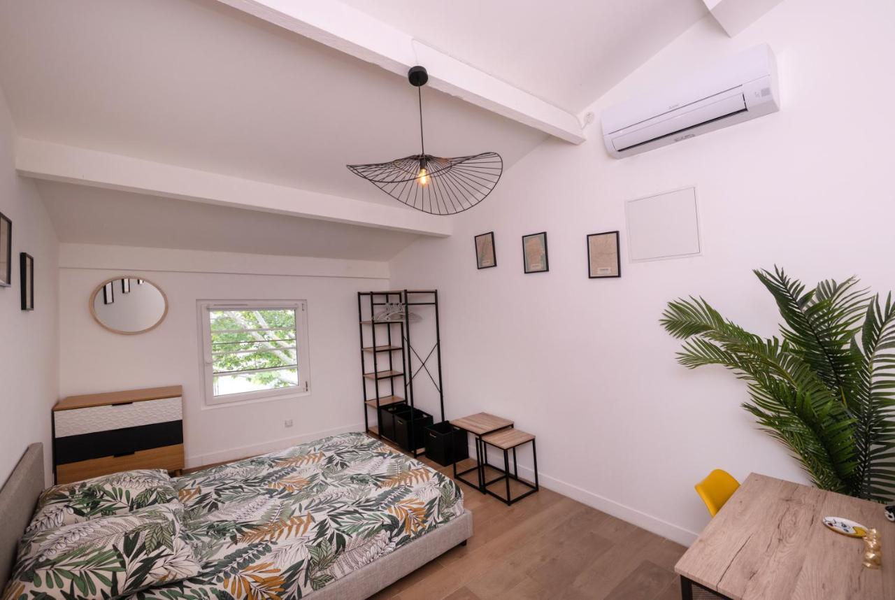 Le Nostradamus - Magnifique Appartement Cours Principal Plein Centre Avec Parking Salon-de-Provence Kültér fotó