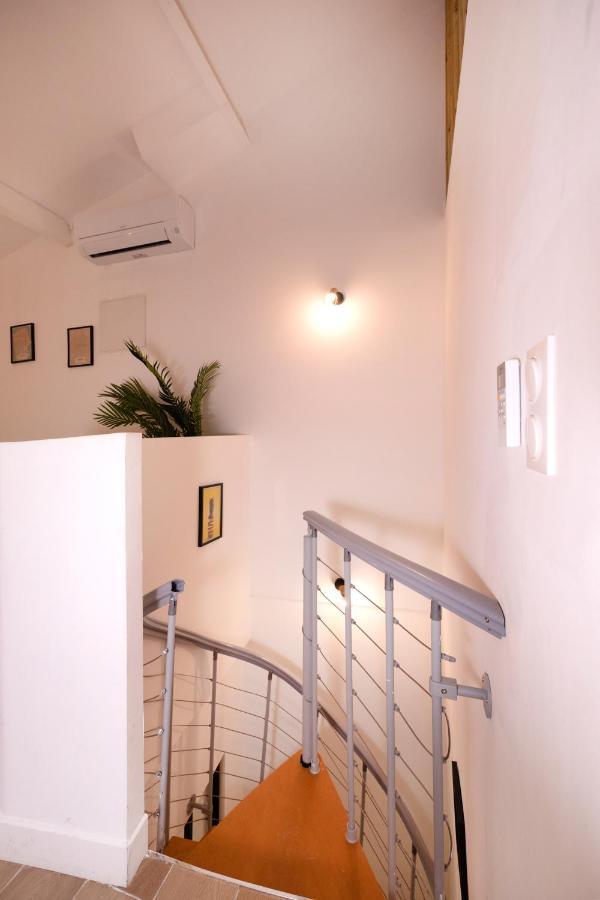 Le Nostradamus - Magnifique Appartement Cours Principal Plein Centre Avec Parking Salon-de-Provence Kültér fotó