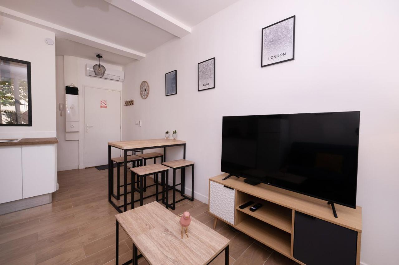 Le Nostradamus - Magnifique Appartement Cours Principal Plein Centre Avec Parking Salon-de-Provence Kültér fotó